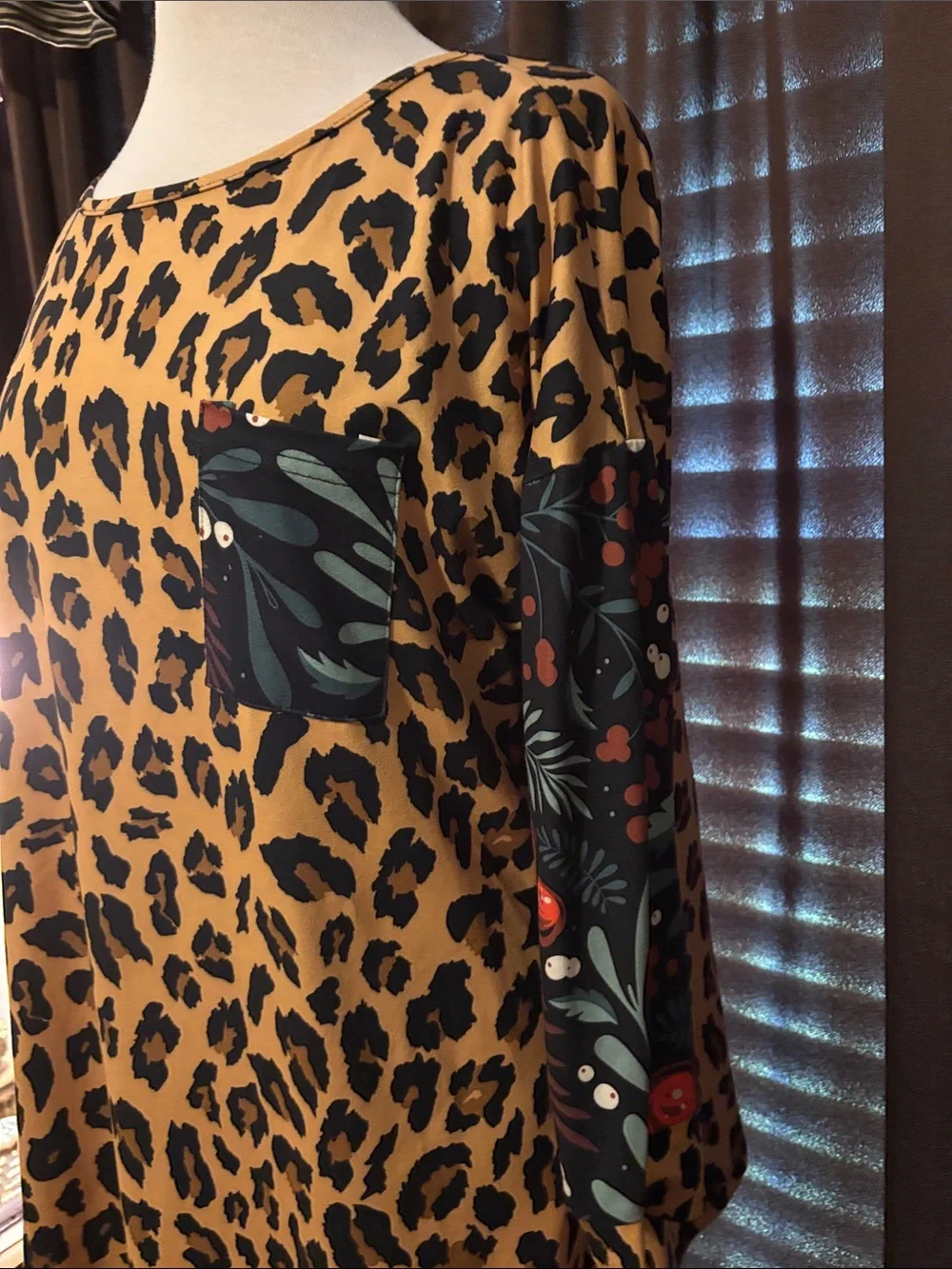 NUGGLES Leopard Print Tunic with Floral Contrast Sleeves - Picture 3 of 7